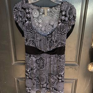 Black and white tunic top